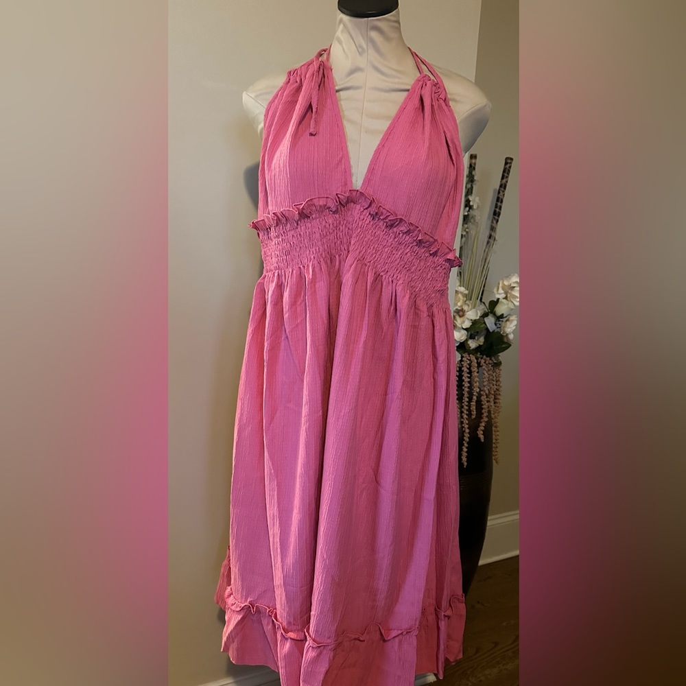 Pink Halter dress - Picture 2 of 4